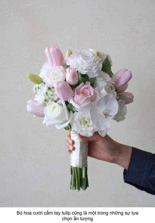 hoa cưới cầm tay 2023 dạng hoa tulip 