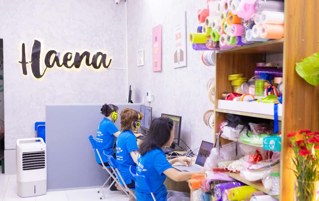 đội ngũ nhân viên hop hoa tươi uy tín trách nhiệm tận tình